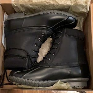 Weatherproof duck boots